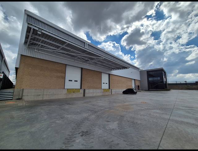 2,208M² WAREHOUSE TO LET IN AIRPORT PARK